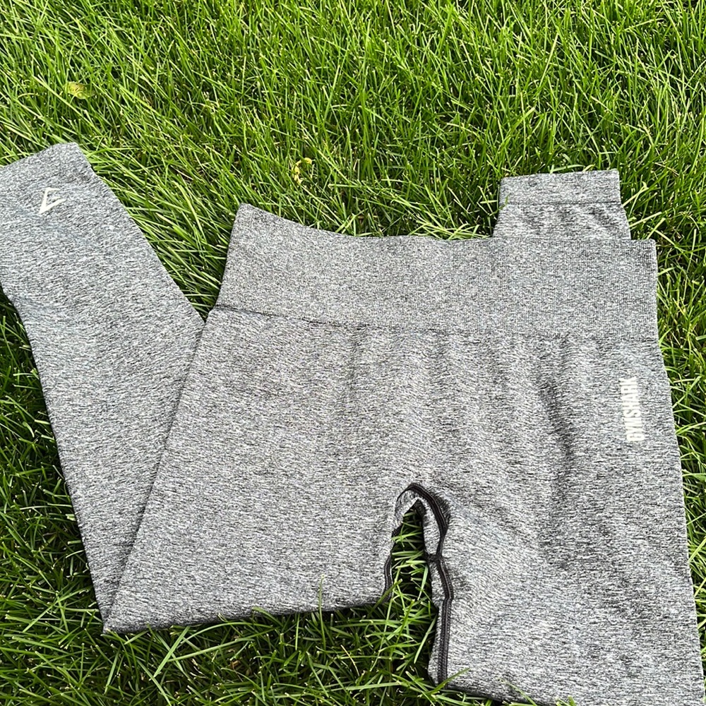 Gray gym shark leggings- size medium/large :)
